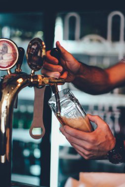 Eller taslak dökme kupa için ayı