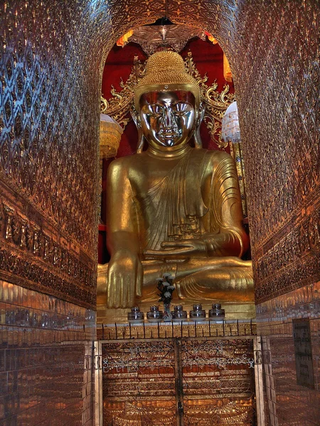Озеро Инле - главный Будда Пайя с кориандром просвещения — стоковое фото
