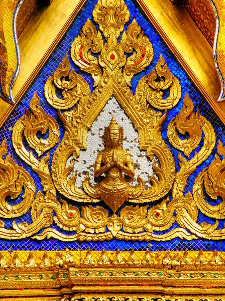 Золотое украшение божества во дворце Королей Бангкока Таиланд — стоковое фото