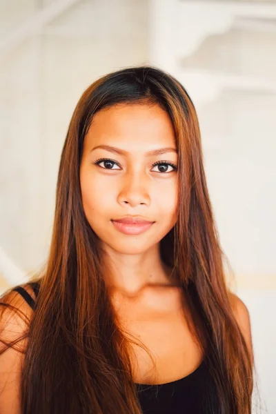 Retrato natural, bela menina asiática sorrindo. Beleza nativa asiática. Mulher asiática — Fotografia de Stock