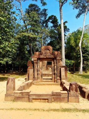 Angkor Wat - güzel oymalar, bas kabartmaları Banteay Srei Tapınağı