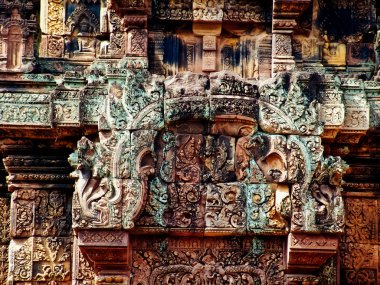 Angkor Wat - güzel oymalar, bas kabartmaları Banteay Srei Tapınağı