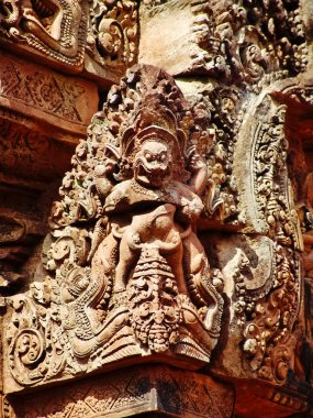 Angkor Wat - güzel oymalar, bas kabartmaları Banteay Srei Tapınağı