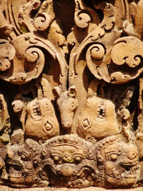 Angkor Wat - güzel oymalar, bas kabartmaları Banteay Srei Tapınağı