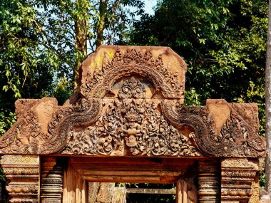 Angkor Wat - güzel oymalar, bas kabartmaları Banteay Srei Tapınağı