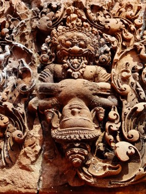 Angkor Wat - güzel oymalar, bas kabartmaları Banteay Srei Tapınağı