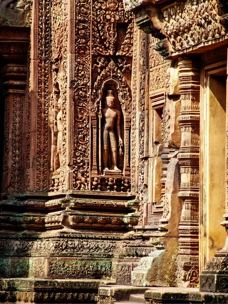 Ангкор-Ват - красивою різьбленням, bas полегшення Banteay Srei храму — стокове фото