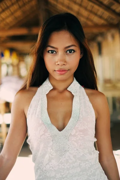 Sexy portrait of a beautiful Asian girl on summer vacation — Stock Photo, Image