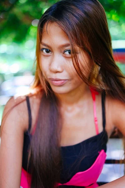 美しいアジアの少女の魅力的な外観 — ストック写真