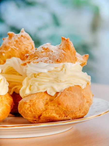 Fatto in casa deliziosa vaniglia, crema di soffio, Profiterole — Foto Stock