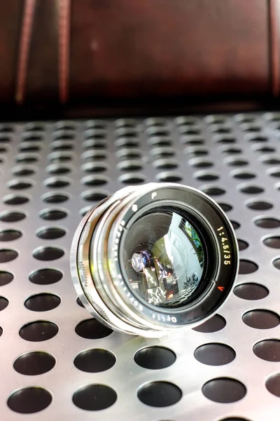 Vintage wide angle manual focus photographic camera lens SLR — Stok Foto