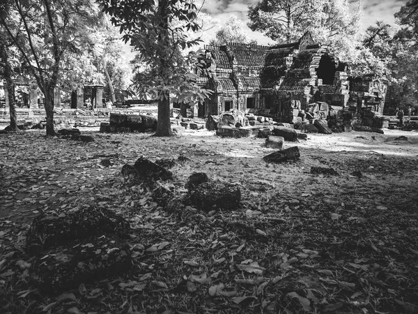 Infravörös kép Angkor Wat, kambodzsai Khmer építészet — Stock Fotó