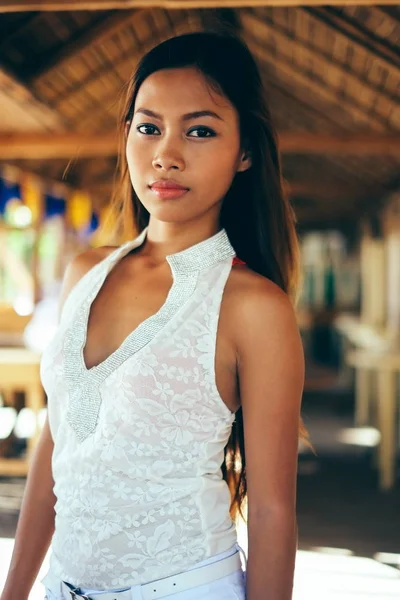 Sexy portrait of a beautiful Asian girl on summer vacation — Stock Photo, Image