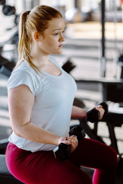 Acemi Kız Fitness Egzersiz