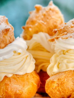 Ev yapımı lezzetli vanilla, krem puf, profiterol