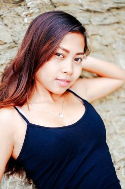 Genç güzel Asyalı kız portre. Güzel Asyalı kız poz