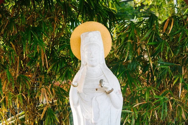 Figuras decorativas de santos en el templo taoísta en la isla de Cebú Filipinas — Foto de Stock