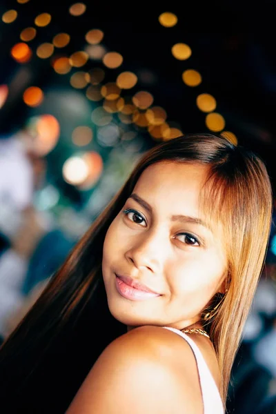 Natural portrait Beautiful Asian girl smiling. Asian beauty. Asian woman with beautiful face — Stock Photo, Image