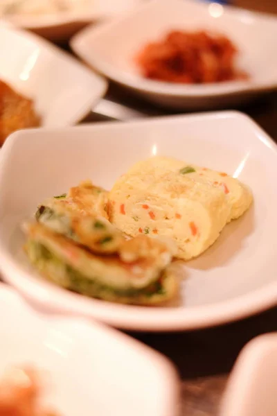 A traditional Korean restaurant with various side dishes. Korean meal side dishes of vegetable kinchi groundnuts garlic bean sprout seaweed — Stock Photo, Image