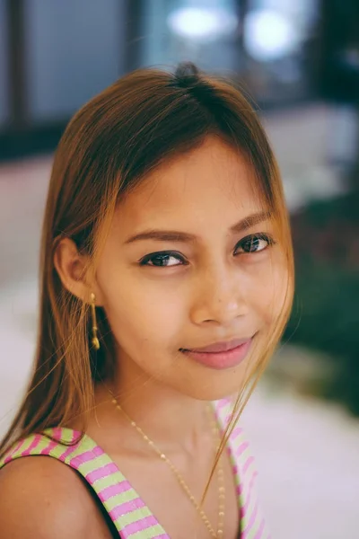 Natural portrait Beautiful Asian girl smiling. Native Asian beauty. Asian woman — Stock Photo, Image