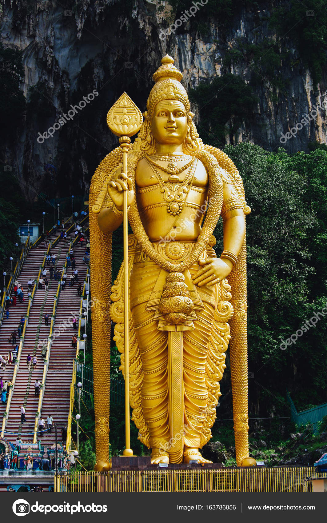 The Batu Caves Lord Murugan Statue and entrance near Kuala ...