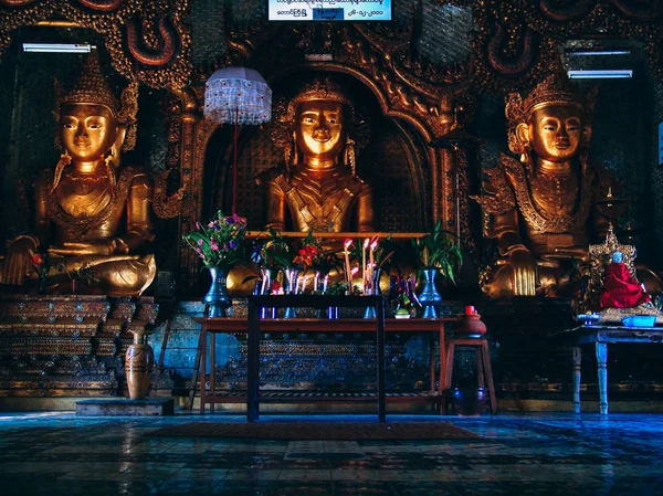 Mianmar, Inle Lake - Indein Imre-templom három Buddhák — Stock Fotó