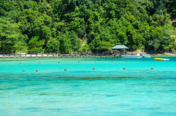 Vista Sulla Costa Tropicale Dell Isola Kota Kinabalu Costa Rocciosa — Foto Stock