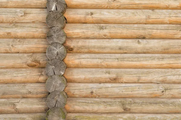 Textura de una antigua pared de troncos de madera, fondo abstracto — Foto de Stock