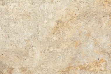 Doku duvar eski binanın yüzeyine, kırık, çatlak, renk boşanmalar ve tuz yatakları vardır