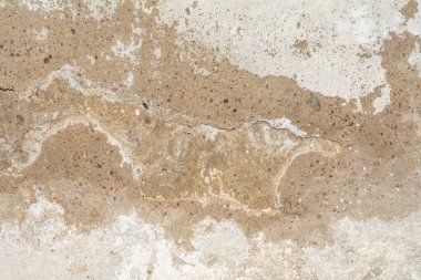 Doku duvar eski binanın yüzeyine, kırık, çatlak, renk boşanmalar ve tuz yatakları vardır