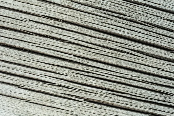 Textura oscura de madera natural vieja con grietas por exposición al sol y al viento —  Fotos de Stock