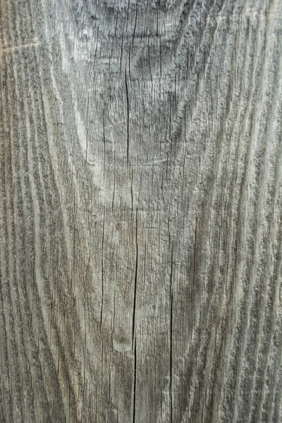 Texture sombre du vieux bois naturel avec des fissures dues à l'exposition au soleil et au vent — Photo