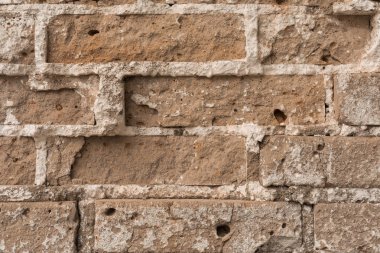 Antik bir binada bir eski yıkık tuğla duvar dokusu