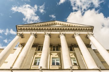 sütun, koloni tarzı kentsel mimari yapı