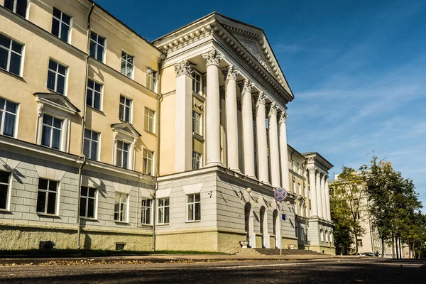 sütun, koloni tarzı kentsel mimari yapı