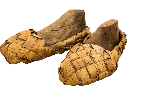 Lapti bast buty są obłożone starożytnego butów drewniane klocki — Zdjęcie stockowe