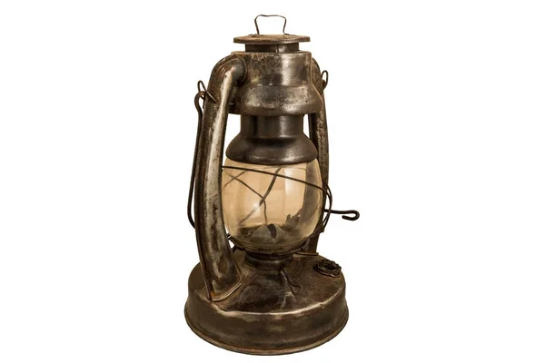 Beyaz bir arka plan üzerinde eski paslı gaz lambası