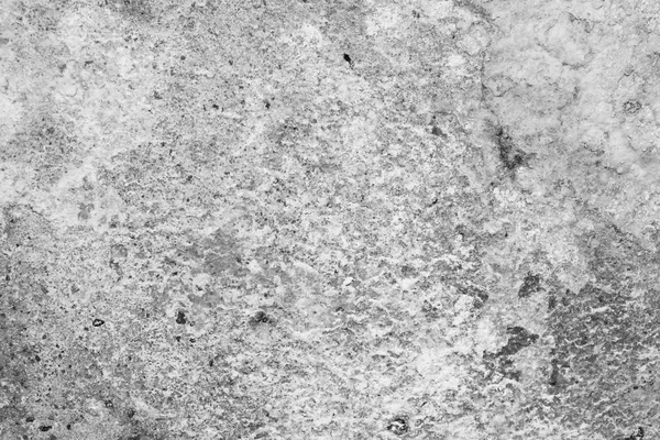 Textura da superfície de uma antiga parede antiga com uma camada de gesso destruída da umidade, um monte de rachaduras, bolhas na parede — Fotografia de Stock