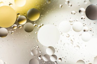 bir arada petrol ve su ile bir fantastik soyut makro arka plan bulanıklık öğeleri ve çerçeve çevre boyunca hareket