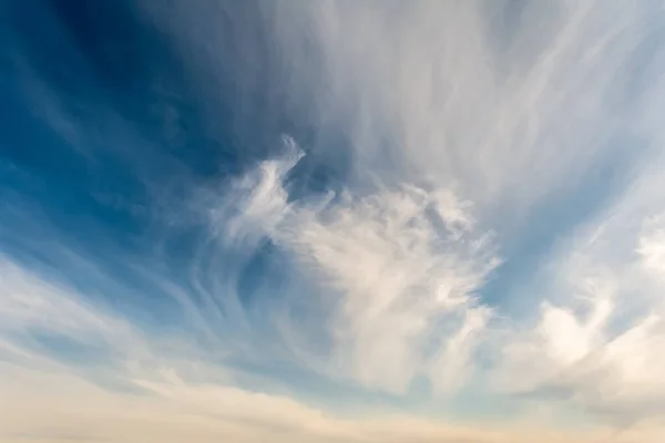 Textura Céu Azul Com Nuvens Dramáticas Escuras Natureza Fundo Abstrato — Fotografia de Stock