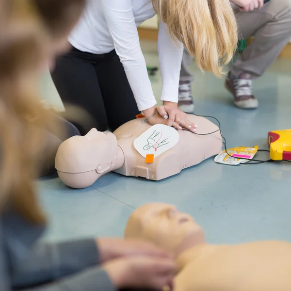 First aid resuscitation course using AED. — Stock Photo, Image