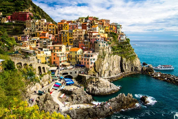 Traditionele Manarola village, Cinque Terre, Italië, Europa. — Stockfoto