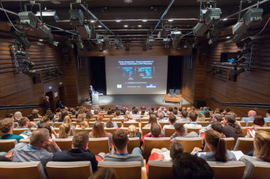 Ljubljana, Slovenya'da 12 Winfocus Dünya Kongresi'nde yeni ultrason teknikleri konusunda bir konuşma vermek hoparlör.