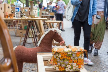 Hafta sonu bit pazarı Berlin'de Pazar önyükleme nesneleri beeing ile satıldığını.