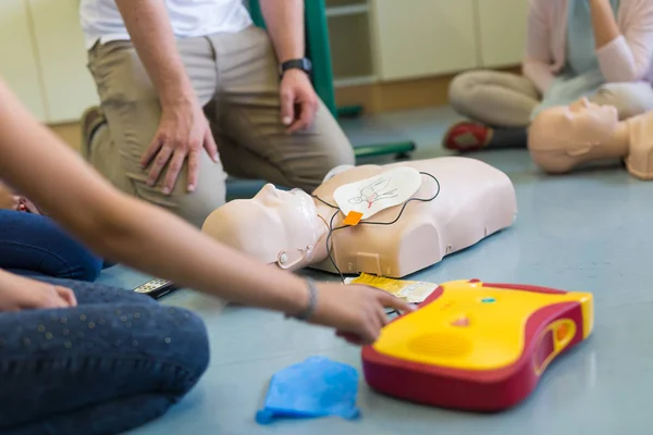 First aid resuscitation course using AED. — Stock Photo, Image