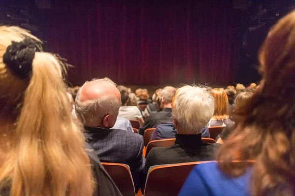 Audience in theathre waiting for drama play to start. — Stock Photo, Image
