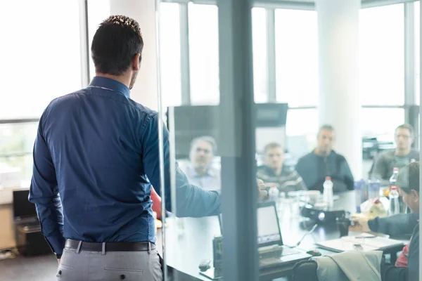 Apresentação de negócios em reunião corporativa. — Fotografia de Stock