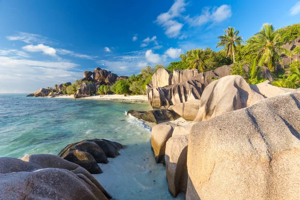 Beautiful Anse Source dArgent tropical beach, La Digue island, Seychelles. — Stok fotoğraf