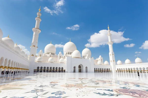 Scheich-Zayed-Moschee, Abu Dhabi, Vereinigte Arabische Emirate. — Stockfoto