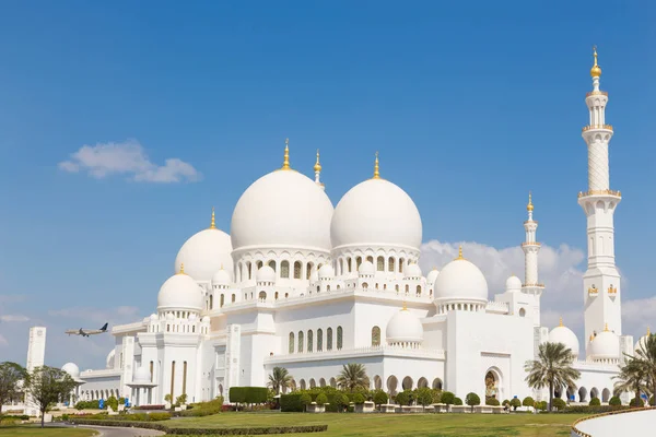 Scheich-Zayed-Moschee, Abu Dhabi, Vereinigte Arabische Emirate. — Stockfoto